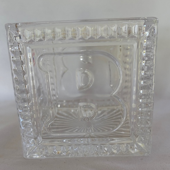 VERY CUTE LEAD CRYSTAL SQUARE VASE BABY SHOWER OR YOUR “BABY”s GIFT - Picture 4 of 12